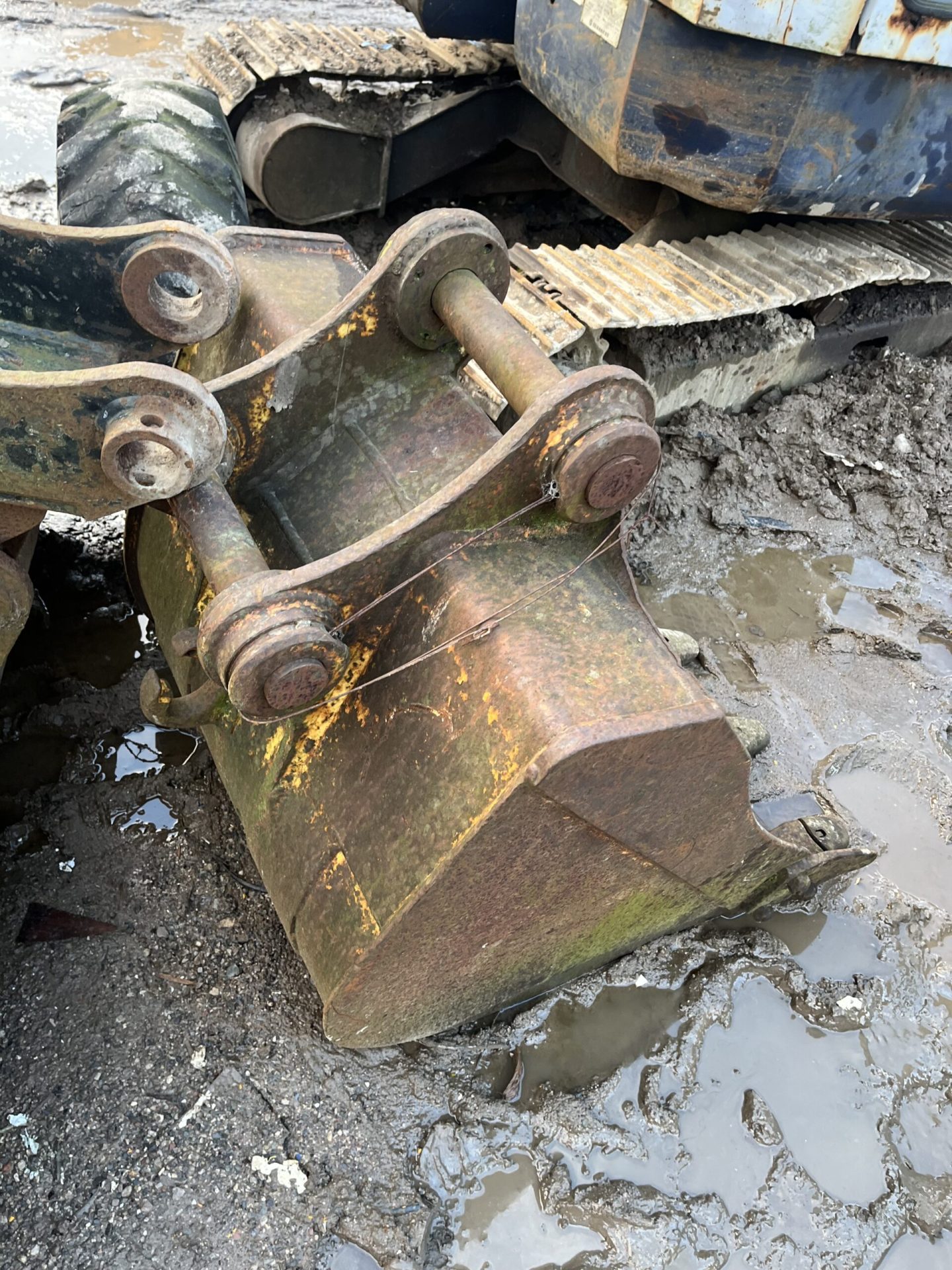 28" DIGGING BUCKET 50MM PINS - Image 3