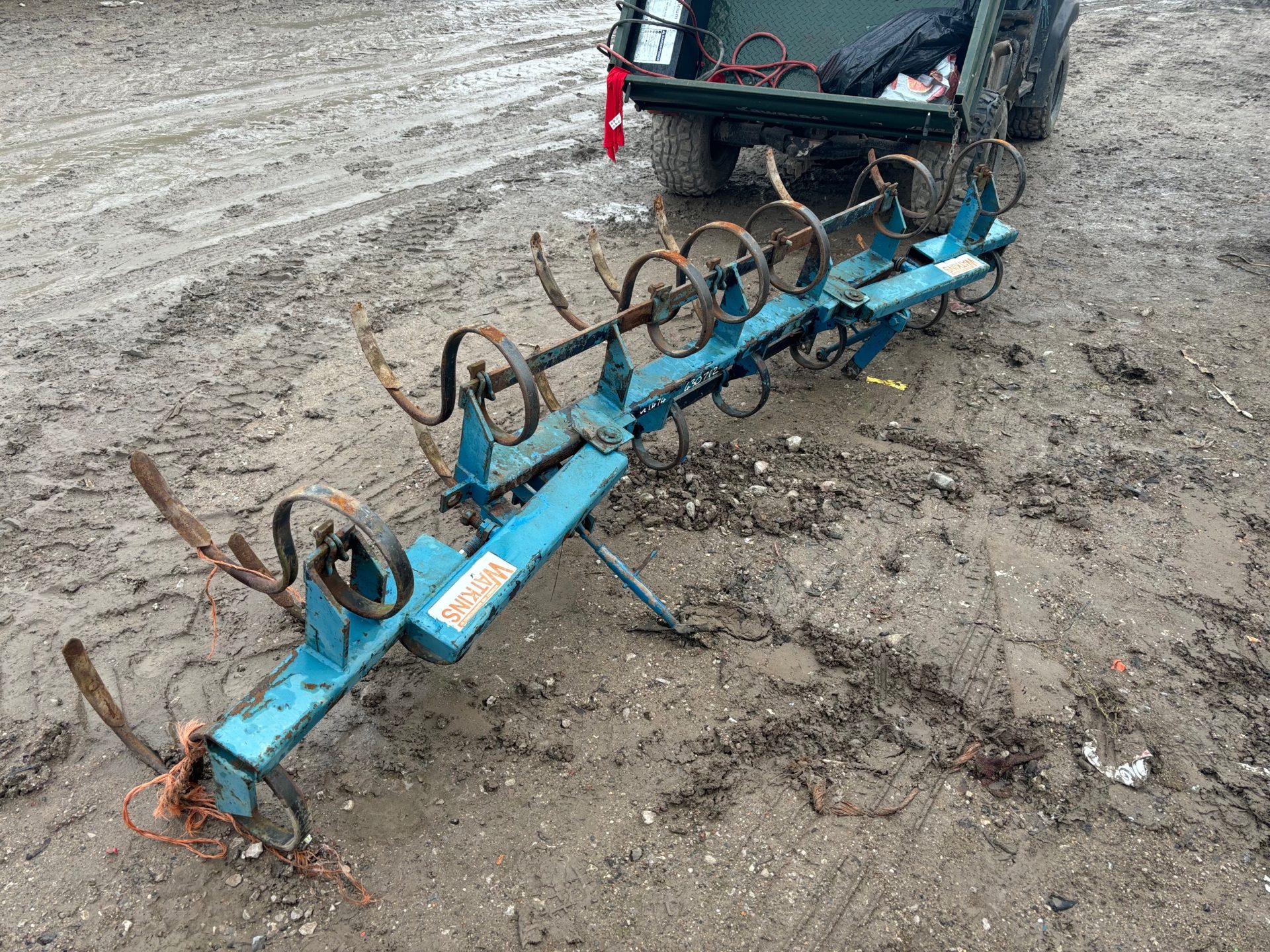 10 FOOT SPRING TYNE FOLDING HARVEST CULTIVATOR FOR TRACTOR SEED DRILL - Image 3