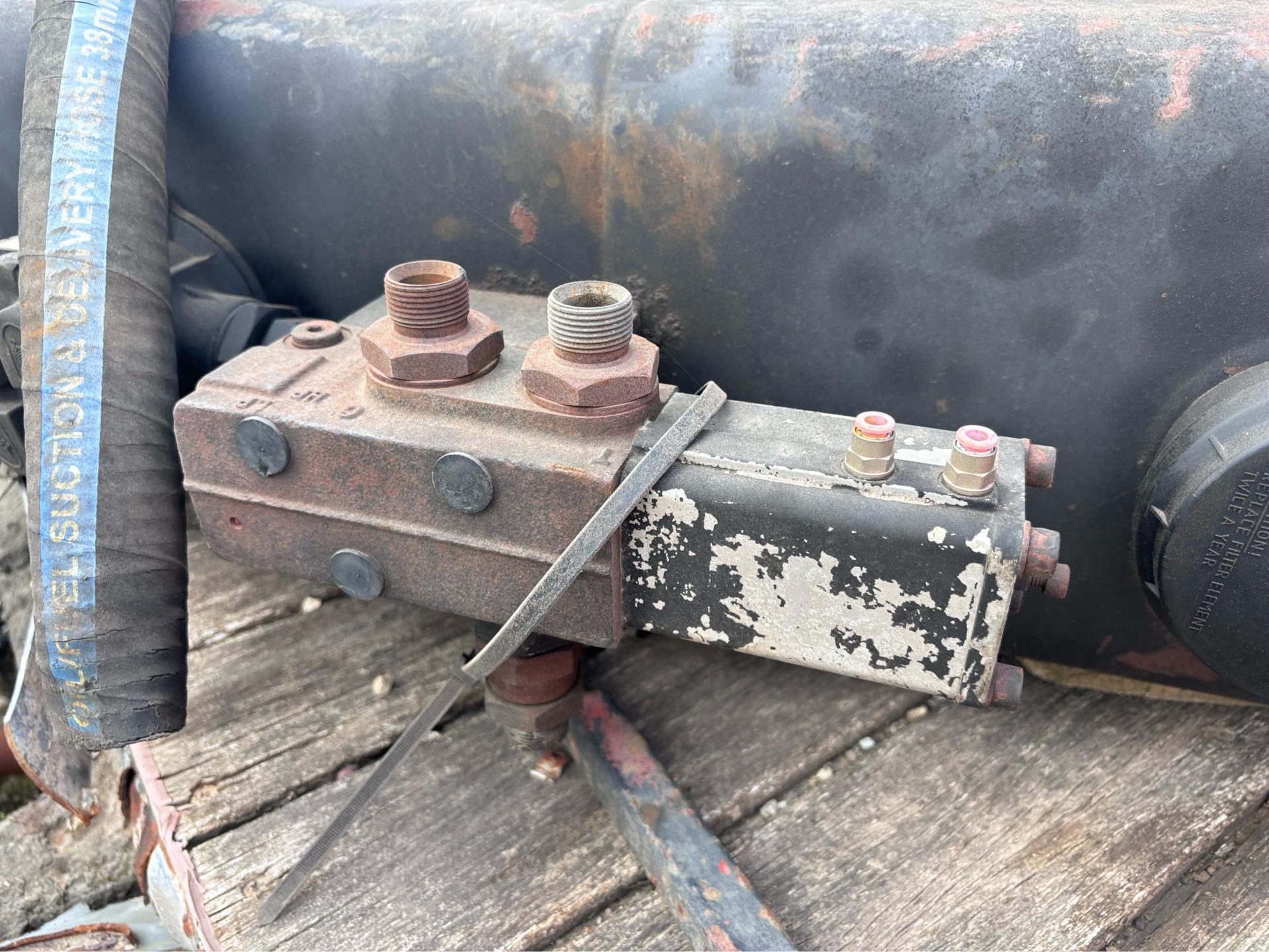 HYVA STEEL HYDRAULIC TANK FOR SKIP WAGON HOOK LIFT TRUCK - Image 6