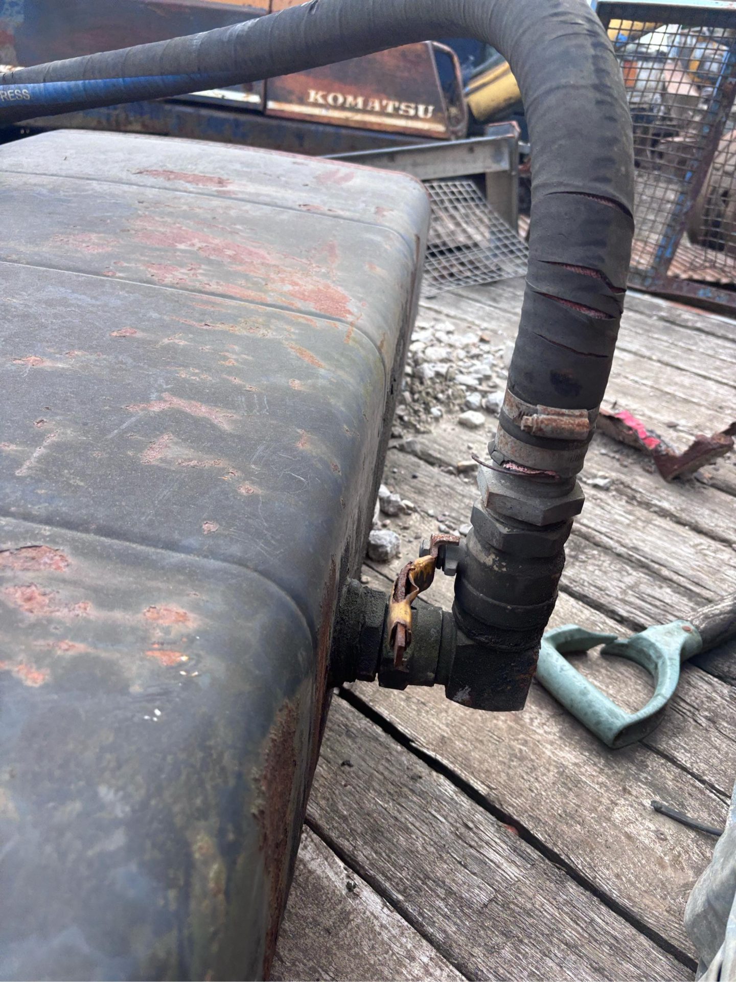 HYVA STEEL HYDRAULIC TANK FOR SKIP WAGON HOOK LIFT TRUCK - Image 4