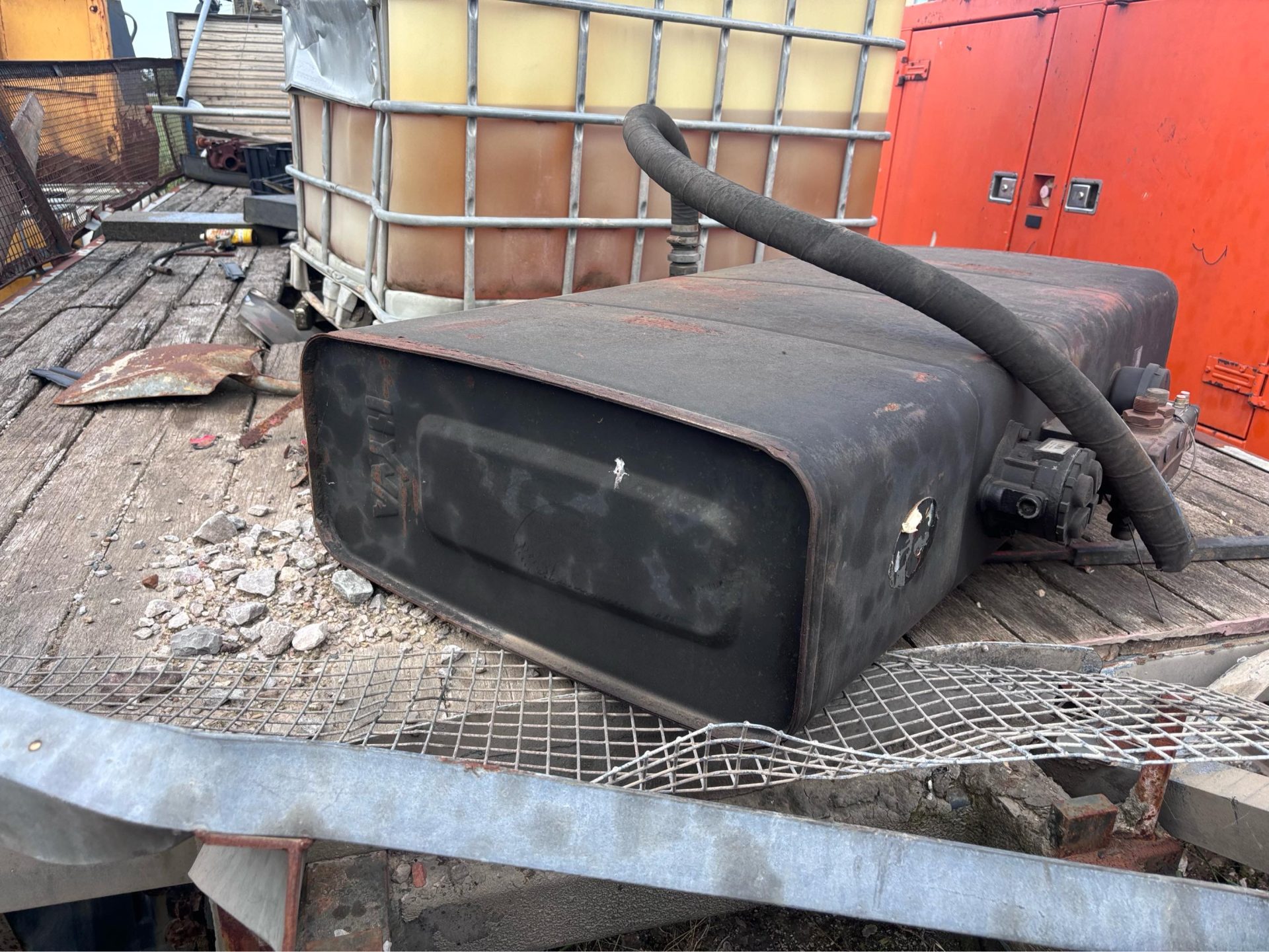 HYVA STEEL HYDRAULIC TANK FOR SKIP WAGON HOOK LIFT TRUCK - Image 3