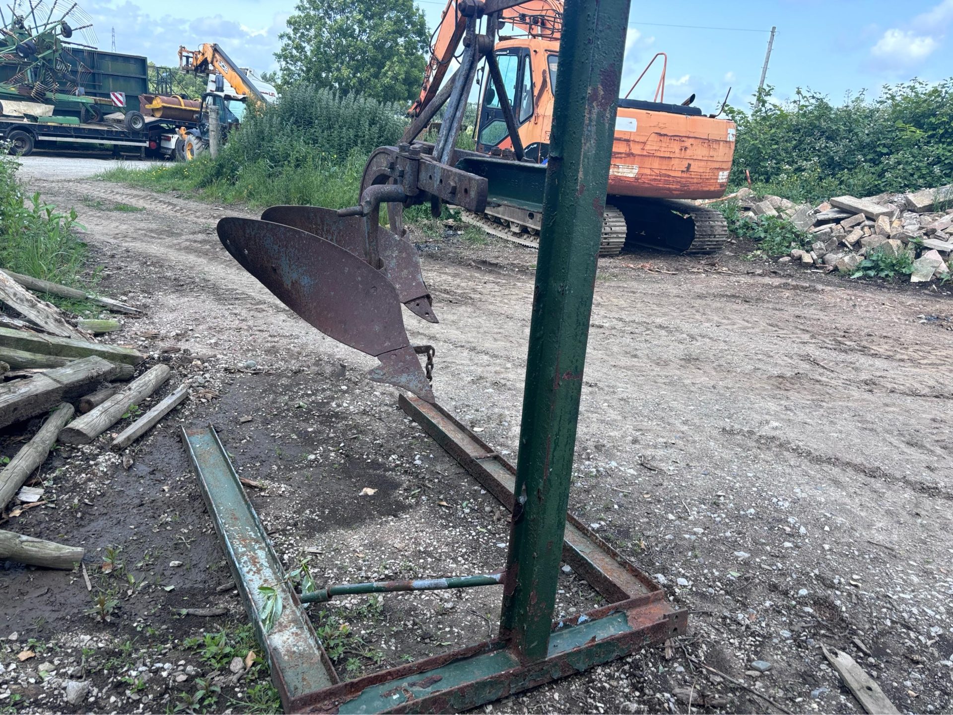 2 FURROW PLOUGH ON A STAND - Image 3