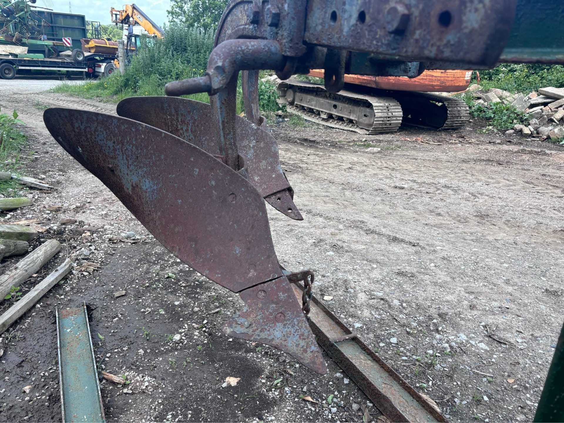 2 FURROW PLOUGH ON A STAND - Image 4