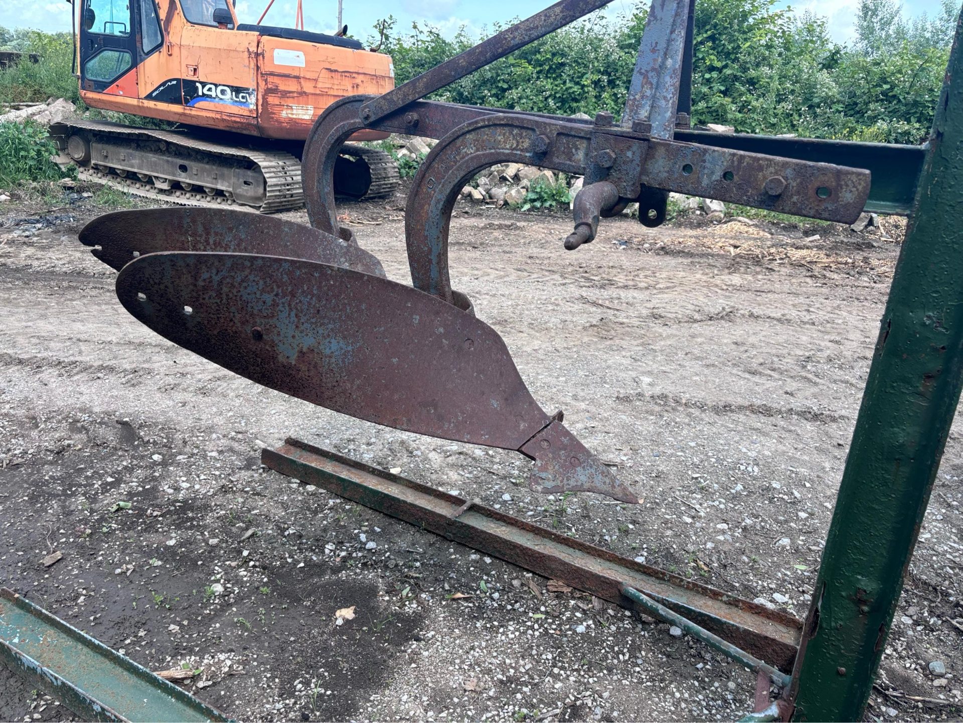 2 FURROW PLOUGH ON A STAND - Image 7
