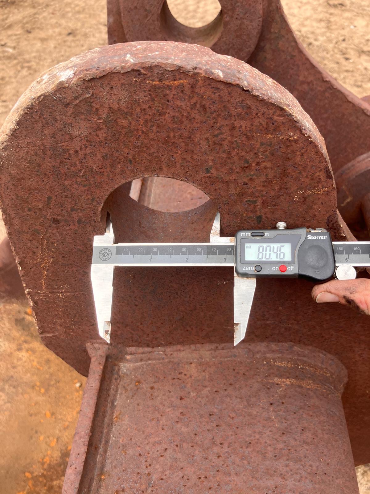 2 FOOT 6" WIDE DIGGING BUCKET ON 80MM PINS EXCAVATOR DIGGER - Image 6