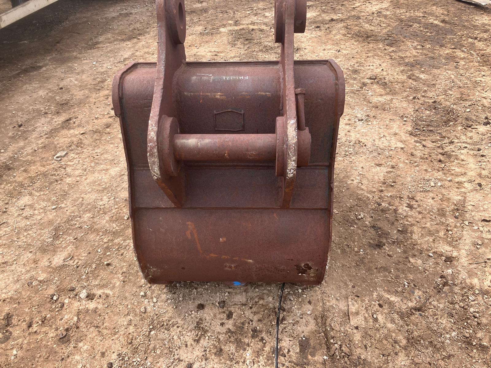 2 FOOT 6" WIDE DIGGING BUCKET ON 80MM PINS EXCAVATOR DIGGER - Image 8