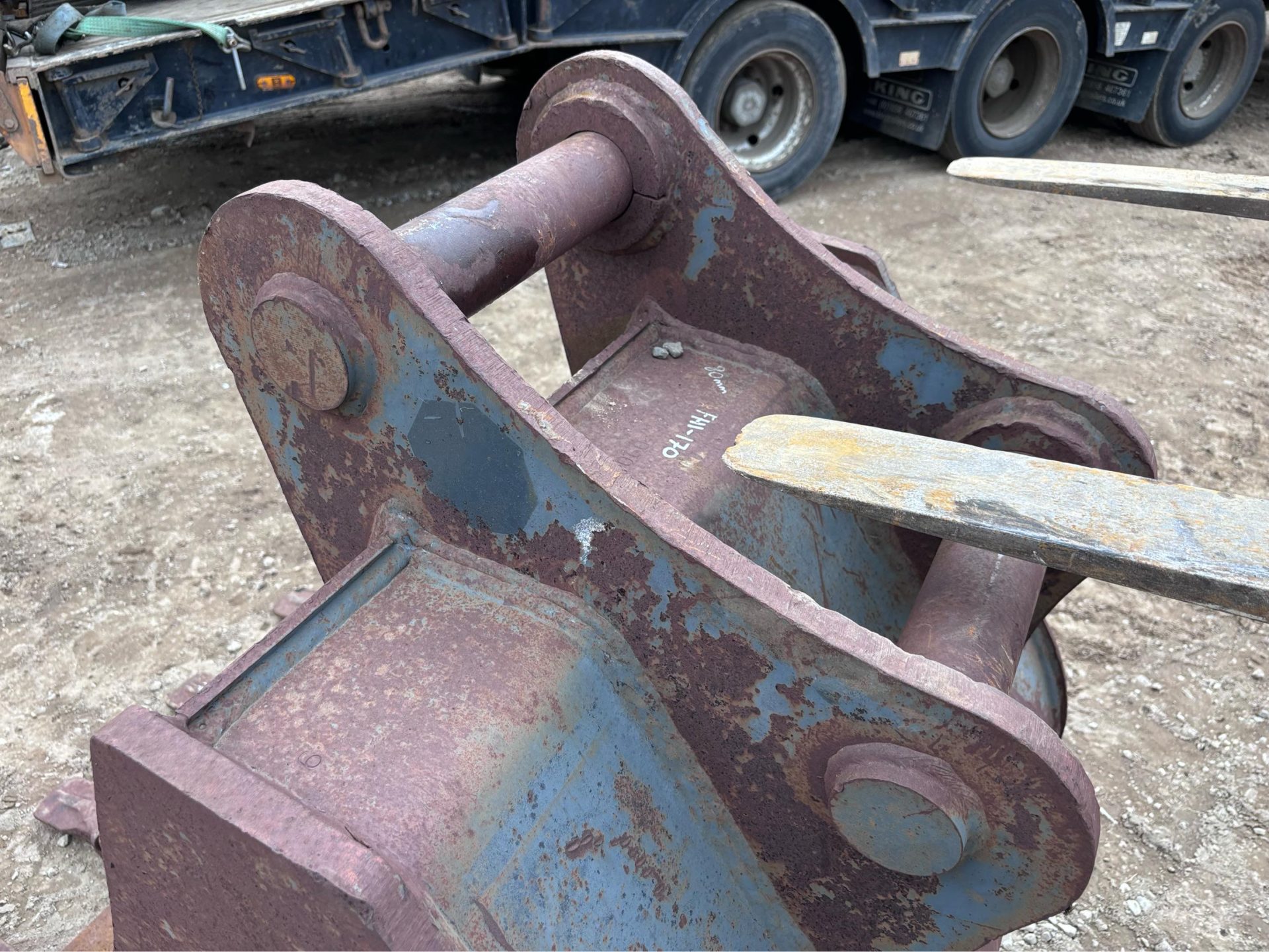 3 FOOT DIGGING BUCKET ON 80MM PINS FOR EXCAVATOR DIGGER - Image 3