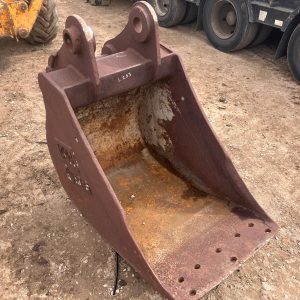 2 FOOT 6" WIDE DIGGING BUCKET ON 80MM PINS EXCAVATOR DIGGER