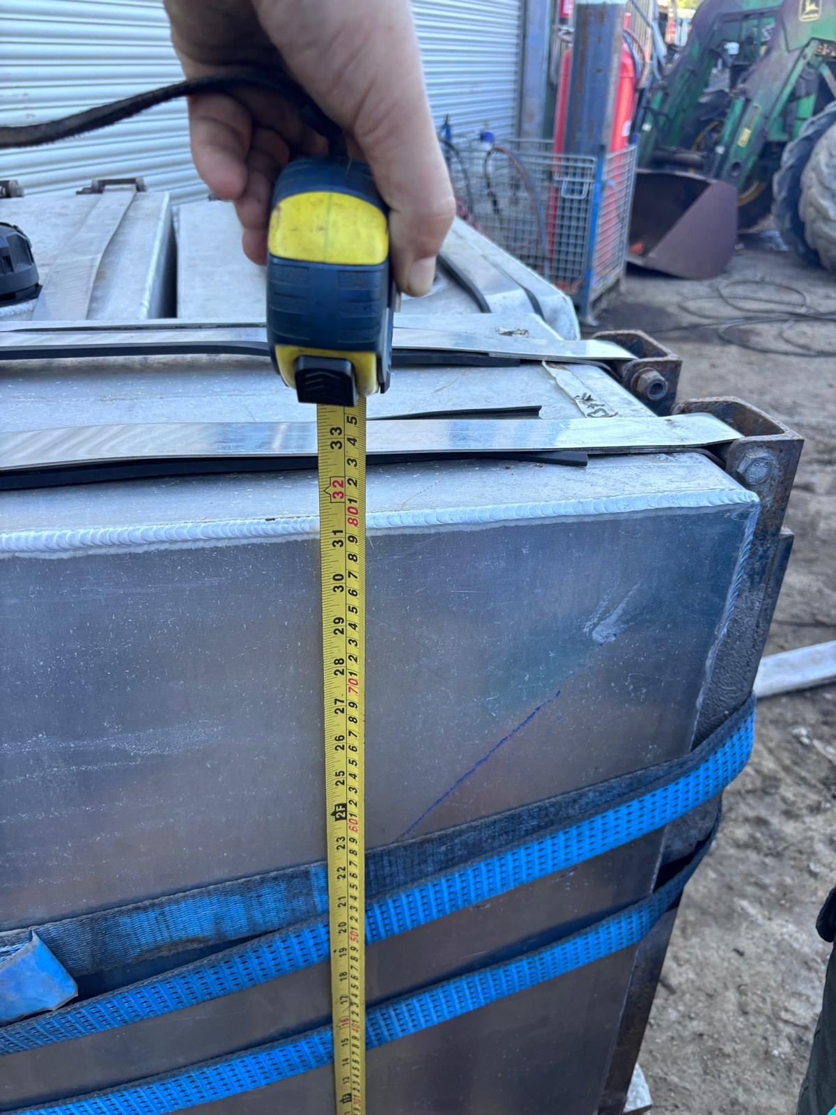 200L CHASSIS MOUNTED HYDRAULIC TANK WITH BRACKET FOR LORRIE TRUCK WAGON - Image 2