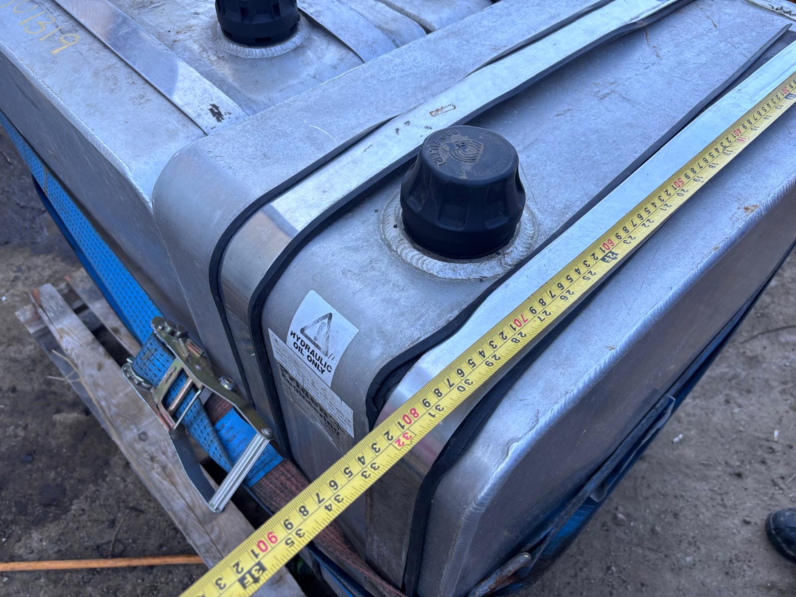 200L CHASSIS MOUNTED HYDRAULIC TANK WITH BRACKET FOR LORRIE TRUCK WAGON - Image 7