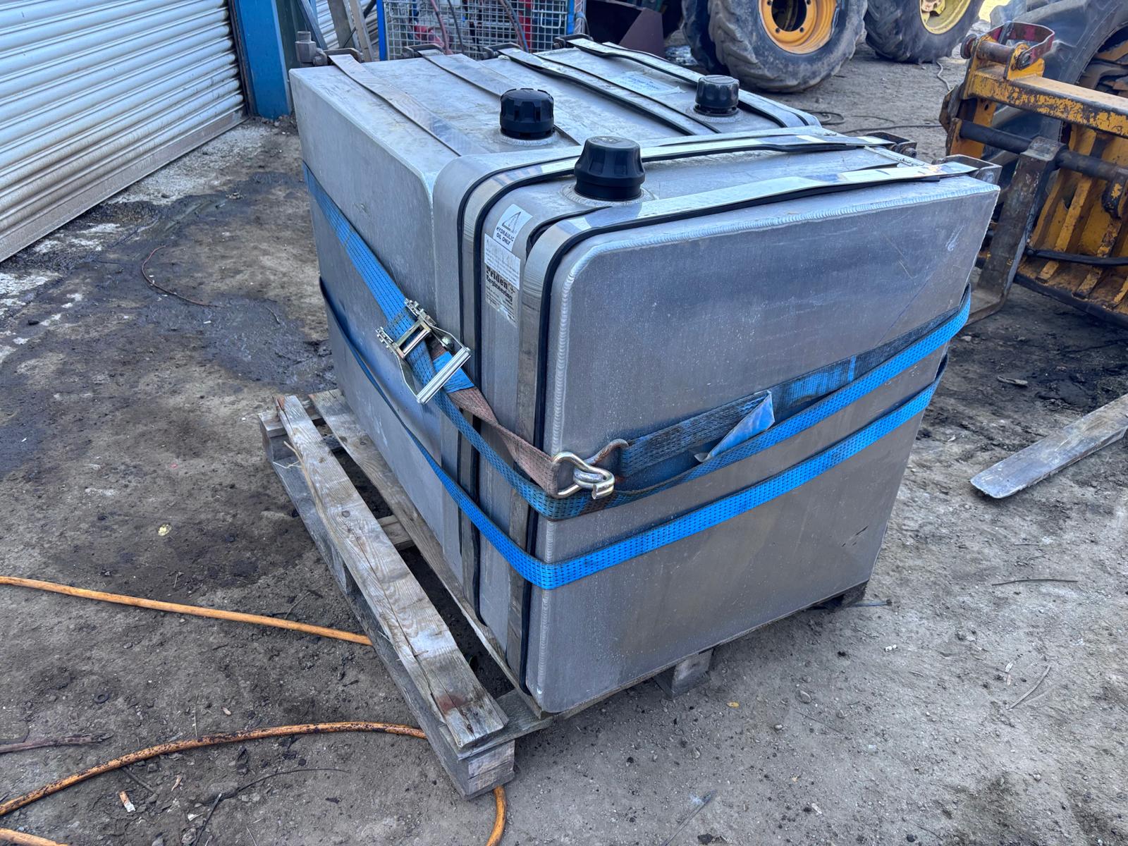 200L CHASSIS MOUNTED HYDRAULIC TANK WITH BRACKET FOR LORRIE TRUCK WAGON - Image 5