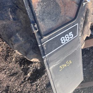 CASE INTERNATIONAL 885 TRACTOR L/H DOOR COMPLETE WITH GLASS