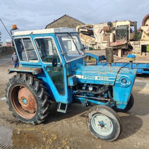 FORD 2600 VINTAGE WORKING TRACTOR C/W DUNCAN CAB AND V5 ! WORK OR PLAY ANTIQUE