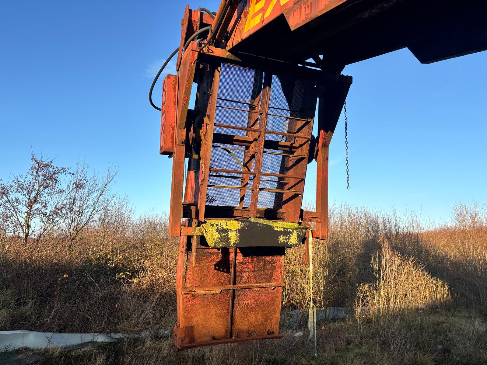 EXTEC 3 WAY SPLIT LIVE HEAD VIBRATING SCREENER SCREEN CRUSHER SPARES OR REPAIRS - Image 9