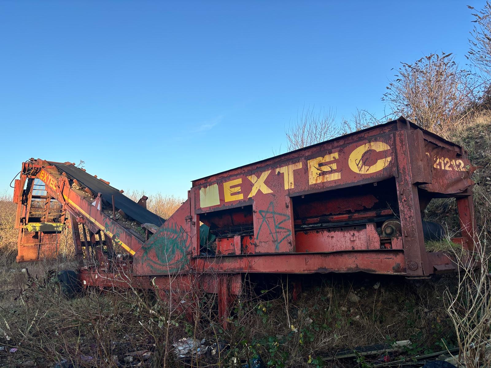 EXTEC 3 WAY SPLIT LIVE HEAD VIBRATING SCREENER SCREEN CRUSHER SPARES OR REPAIRS