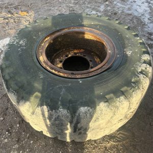 20.5 R25 WHEEL AND TYRE OF A MOXY 5200 SPARES RIM AGRICULTURE MACHINE 10 STUD