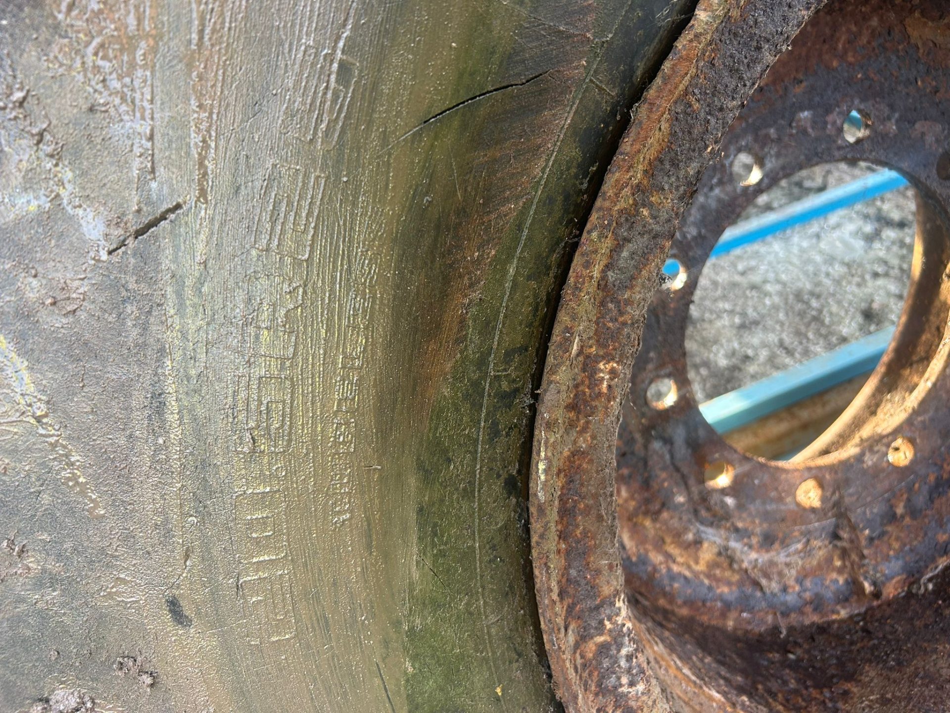 20.5 R25 WHEEL AND TYRE OF A MOXY 5200 SPARES RIM AGRICULTURE MACHINE 10 STUD - Image 7