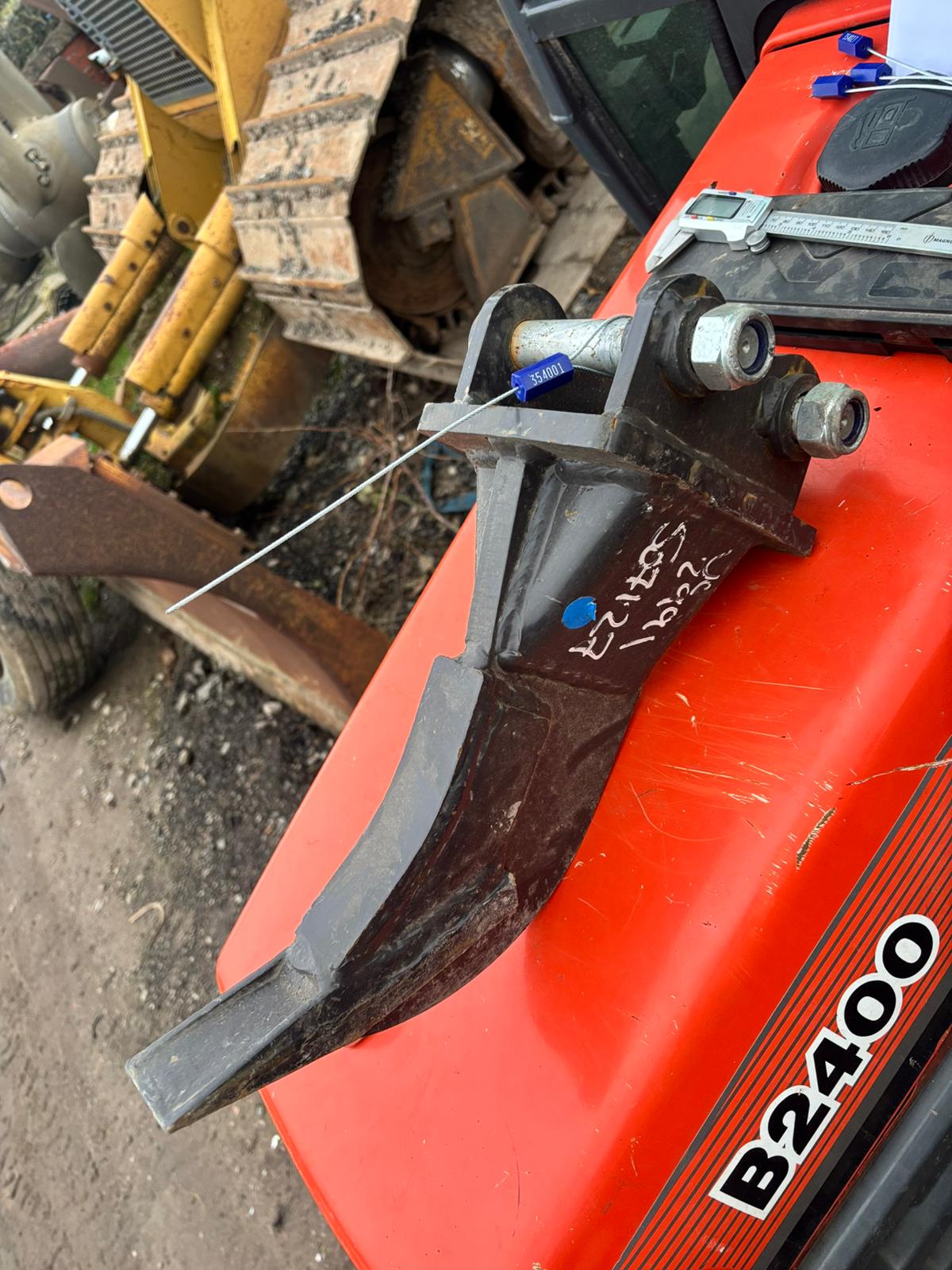 RIPPER TOOTH 25MM PINS FOR DIGGER, EXCAVATOR JCB CAT KUBOTA