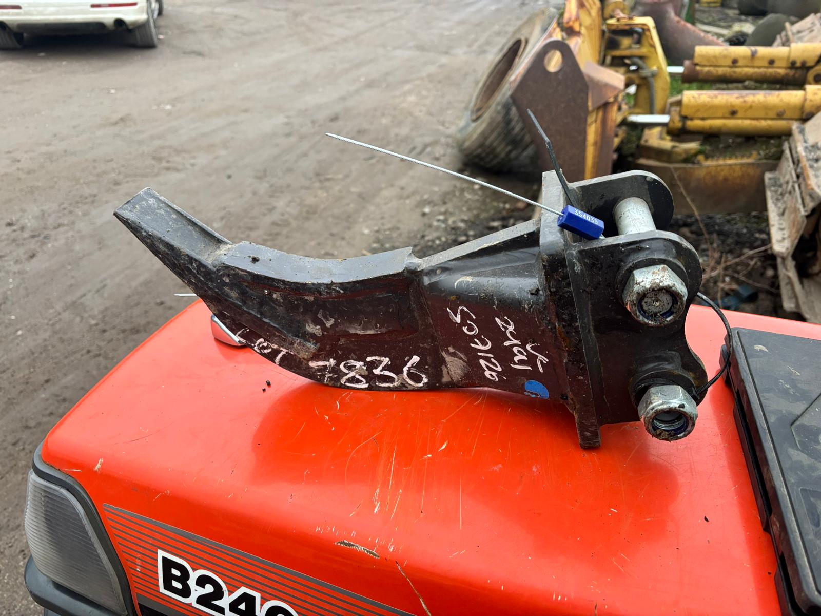 RIPPER TOOTH 25MM PINS FOR DIGGER, EXCAVATOR JCB CAT KUBOTA - Image 6