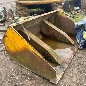 7'6" HIGH TIP BUCKET TRACTOR OPERATED 3 POINT LINKAGE 2 RAMS
