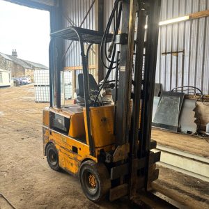 DIESEL FORKLIFT TRUCK FORKS FORK LIFT 3 CYLINDER DIESEL ENGINE 1.6 TON LIFT