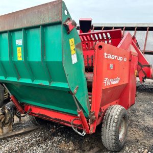 TAARUP TORNADO 842 TRAILED STRAW BALE CHOPPER BLOWER VERY CLEAN READY FOR WORK FARM
