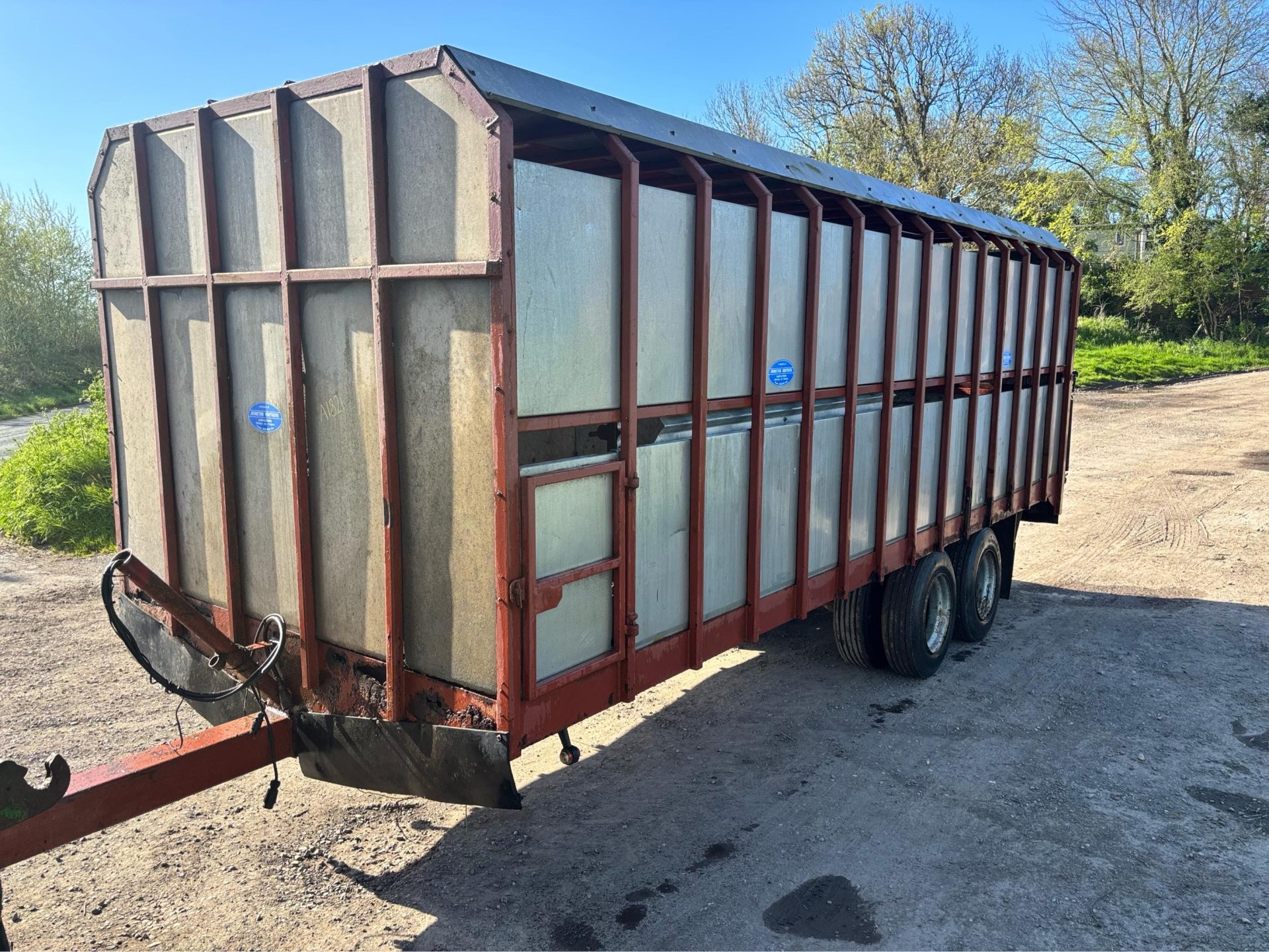 JOHNSTON BROTHERS LIVESTOCK CATTLE STOCK BOX LOW RIDE HEIGHT TRAILER 20 FOOT BOX