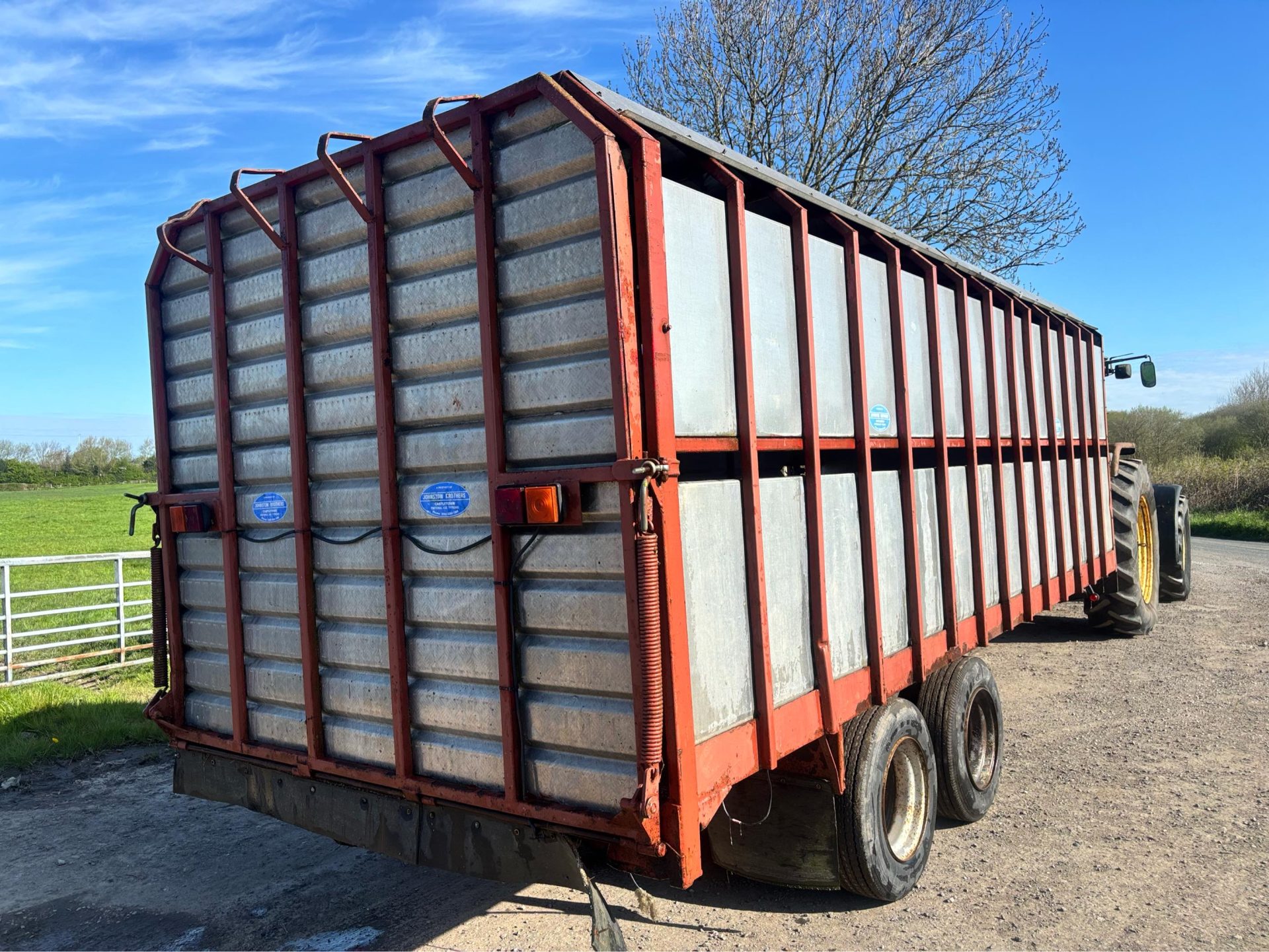 JOHNSTON BROTHERS LIVESTOCK CATTLE STOCK BOX LOW RIDE HEIGHT TRAILER 20 FOOT BOX - Image 14