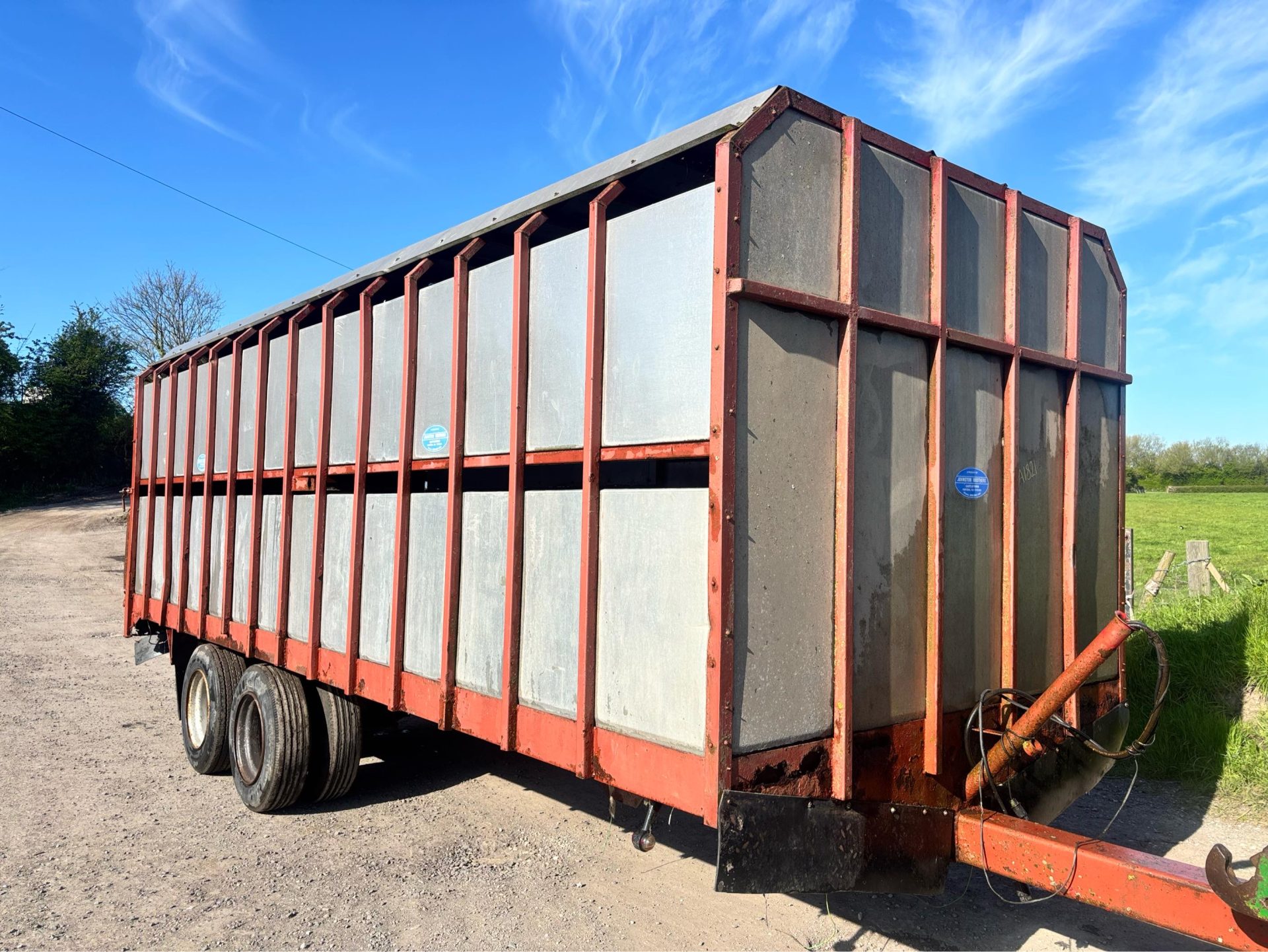 JOHNSTON BROTHERS LIVESTOCK CATTLE STOCK BOX LOW RIDE HEIGHT TRAILER 20 FOOT BOX - Image 13