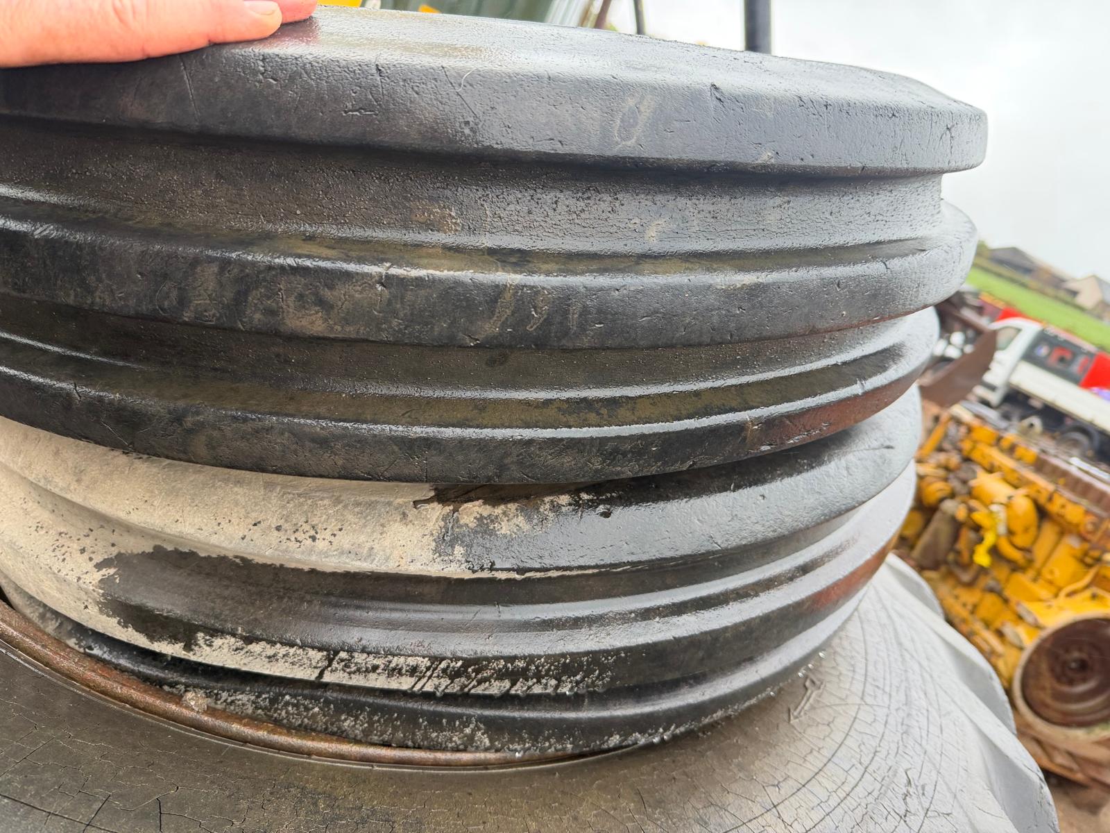 2 X JCB 3C FRONT WHEELS & TYRES 9.00-16 - Image 2