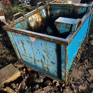 BOTTOM TIPPING SKIP 1250KG CRANE LIFT SITE BUILDERS WASTE BIN